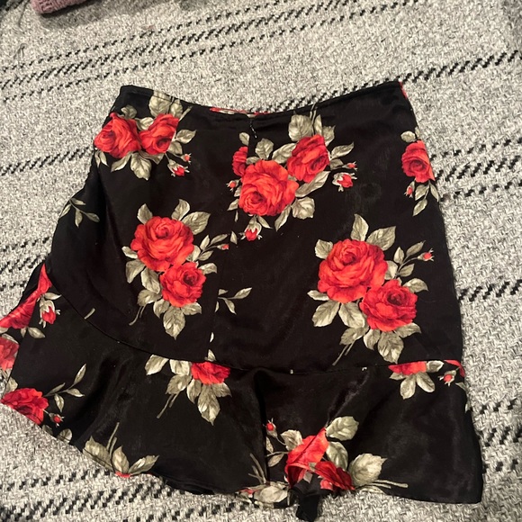 forever21 satin floral mini ruched side skirt - Picture 3 of 5